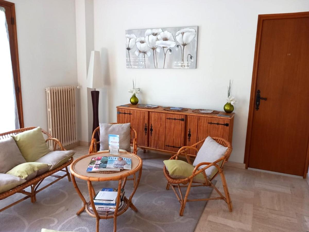 Hotel Cap Soleil كافالير سور مير المظهر الخارجي الصورة